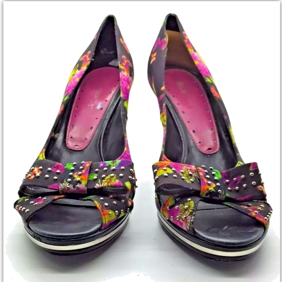 BCBG Cute Floral Pin-Up-Girl Style Stiletto Heels - Picture 7 of 10